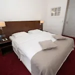 J5 Helvetie & La Brasserie Ξενοδοχείο 3*
