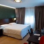J5 Helvetie & La Brasserie 3* Μοντρέ