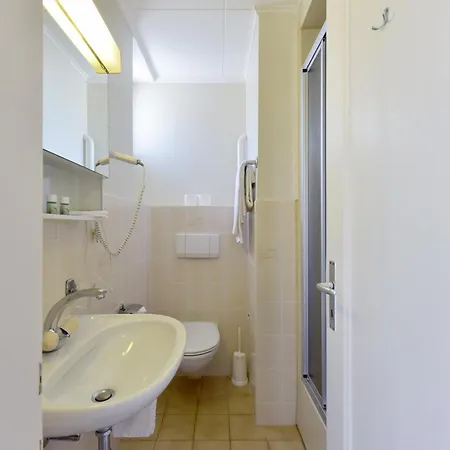 J5 Helvetie & La Brasserie Otel 3*