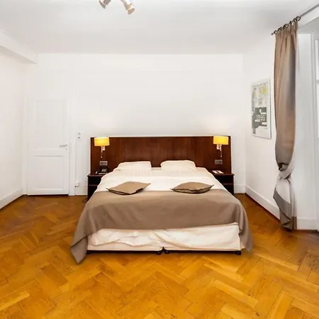 J5 Helvetie & La Brasserie Otel 3*
