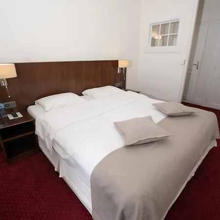 J5 Helvetie&la Brasserie Hotel 3*