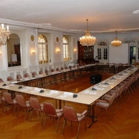 Otel J5 Helvetie & La Brasserie Montrö