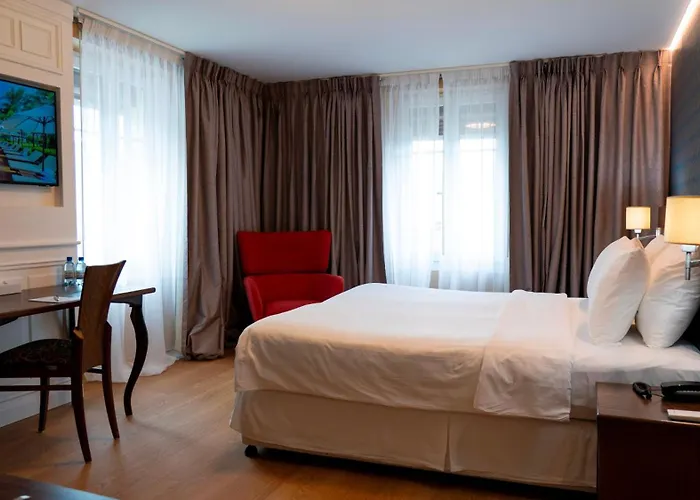 J5 Helvetie & La Brasserie Hotel Montreux