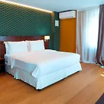 J5 Helvetie & La Brasserie 3* مونترو