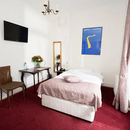 J5 Helvetie & La Brasserie 3* Монтрё