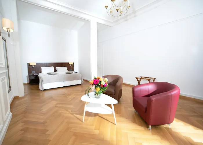 Отель J5 Helvetie & La Brasserie Монтрё