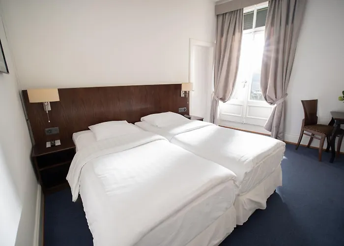 J5 Helvetie & La Brasserie Отель 3*