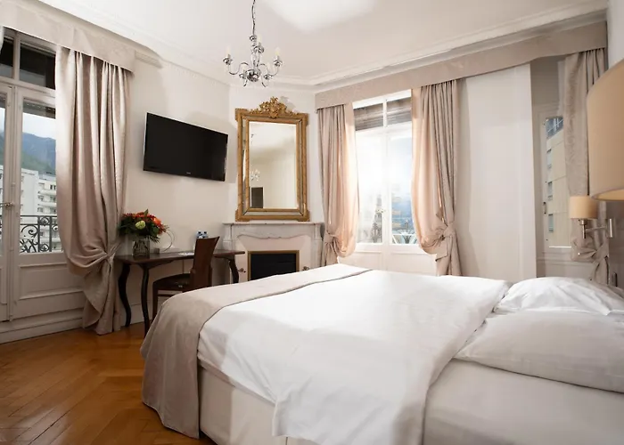 J5 Helvetie & La Brasserie Отель Монтрё