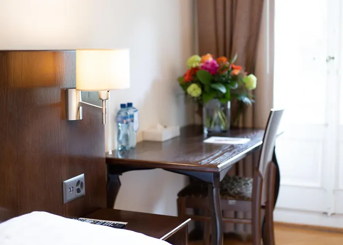 J5 Helvetie & La Brasserie Отель 3*